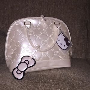 Hello Kitty Lounge Fly Purse